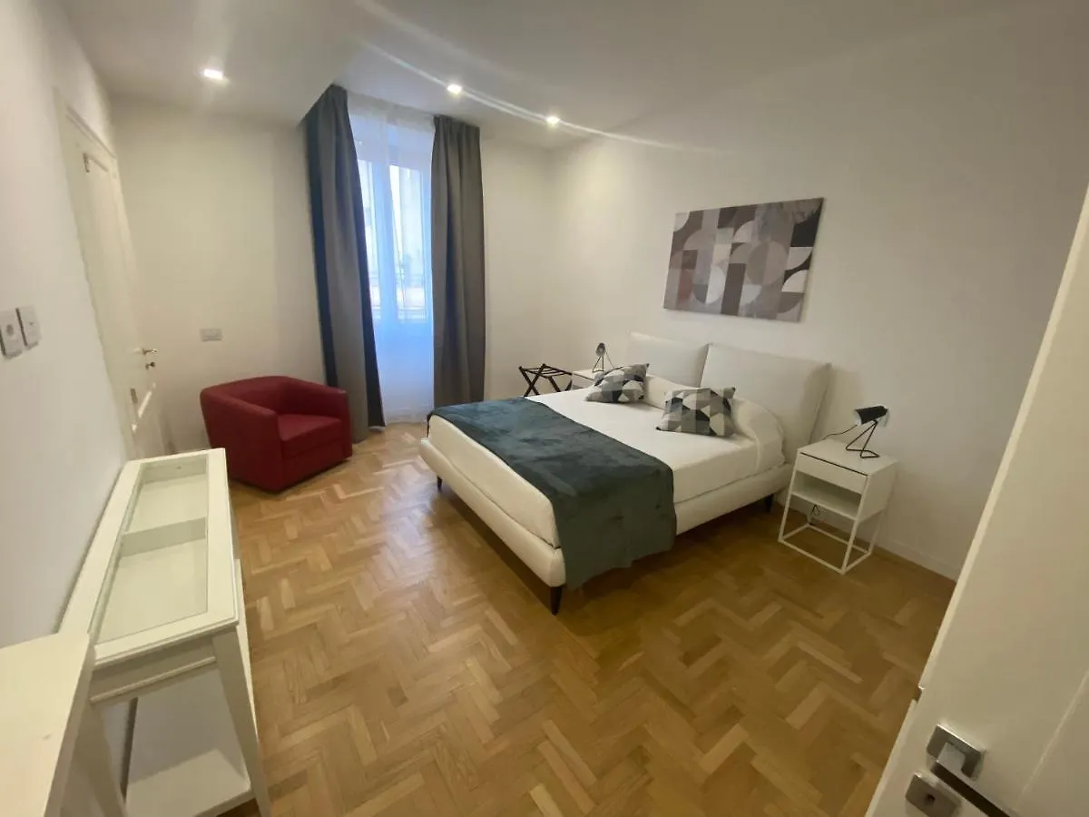 Colosseum Rome Guest House Luil Apartment