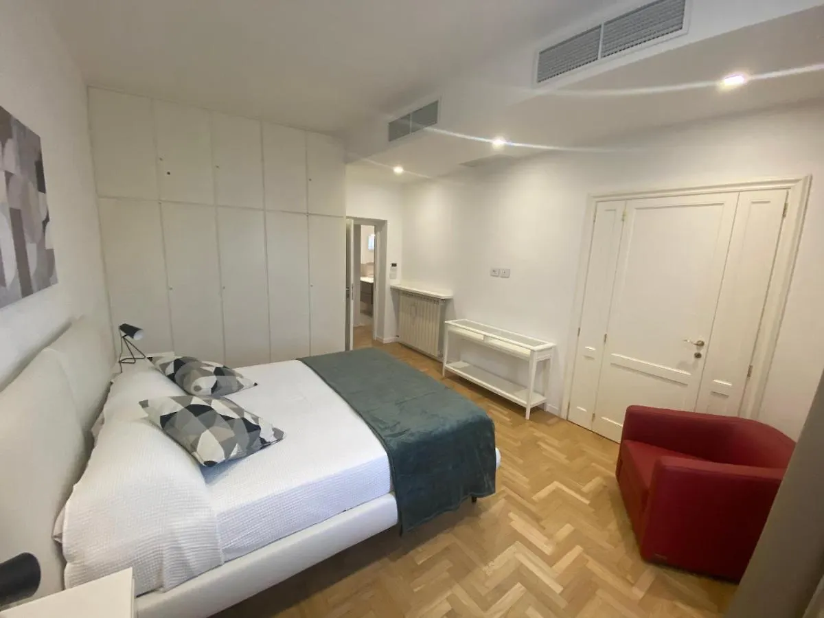 Colosseum Rome Guest House Luil Apartment